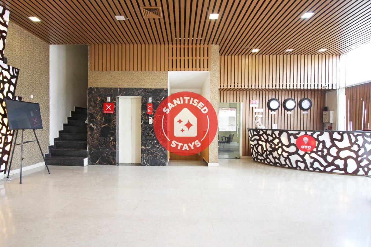 Oyo 4964 Golden Oyster Suites Dehradún Kültér fotó